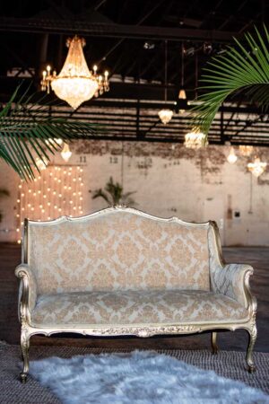 Loveseat 4